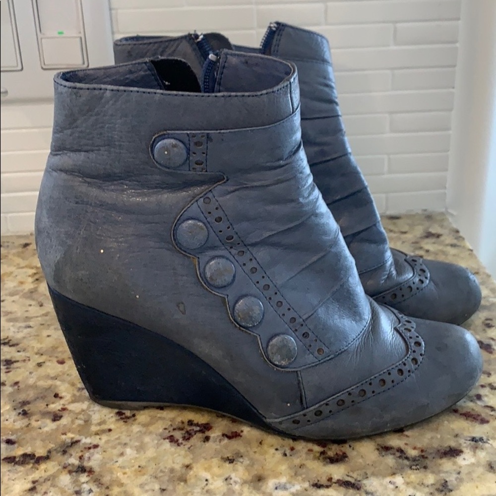 “Miz Mooz” wedge heel